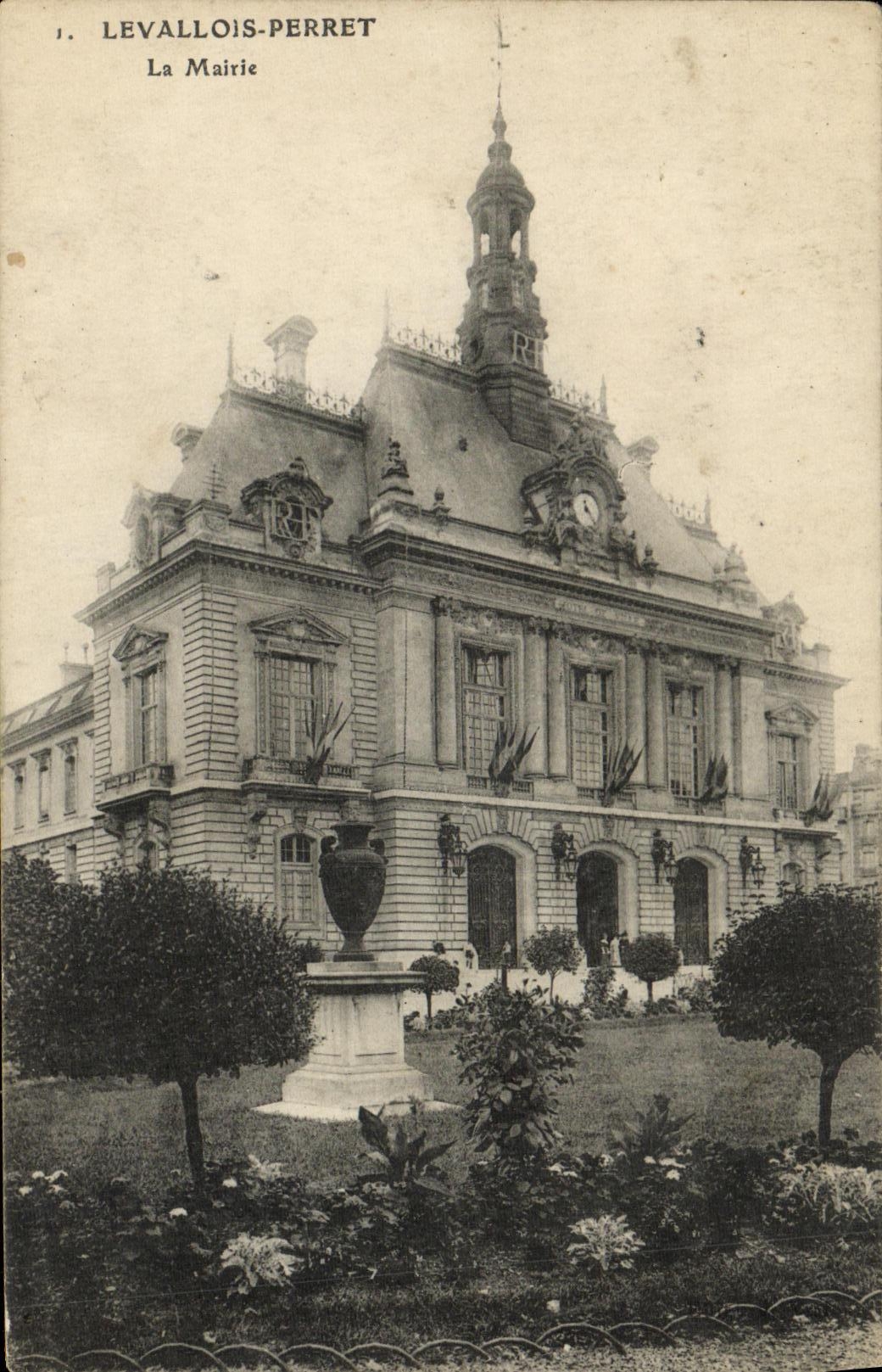 CPA Levallois Perret La Mairie