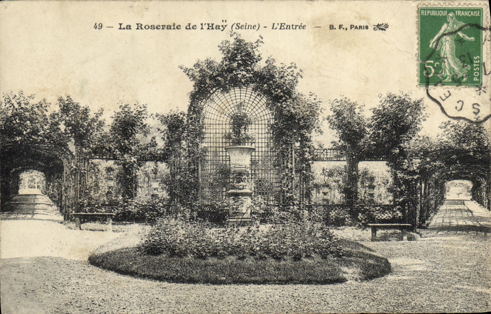 CPA La Roseraie de l Hay L Entree