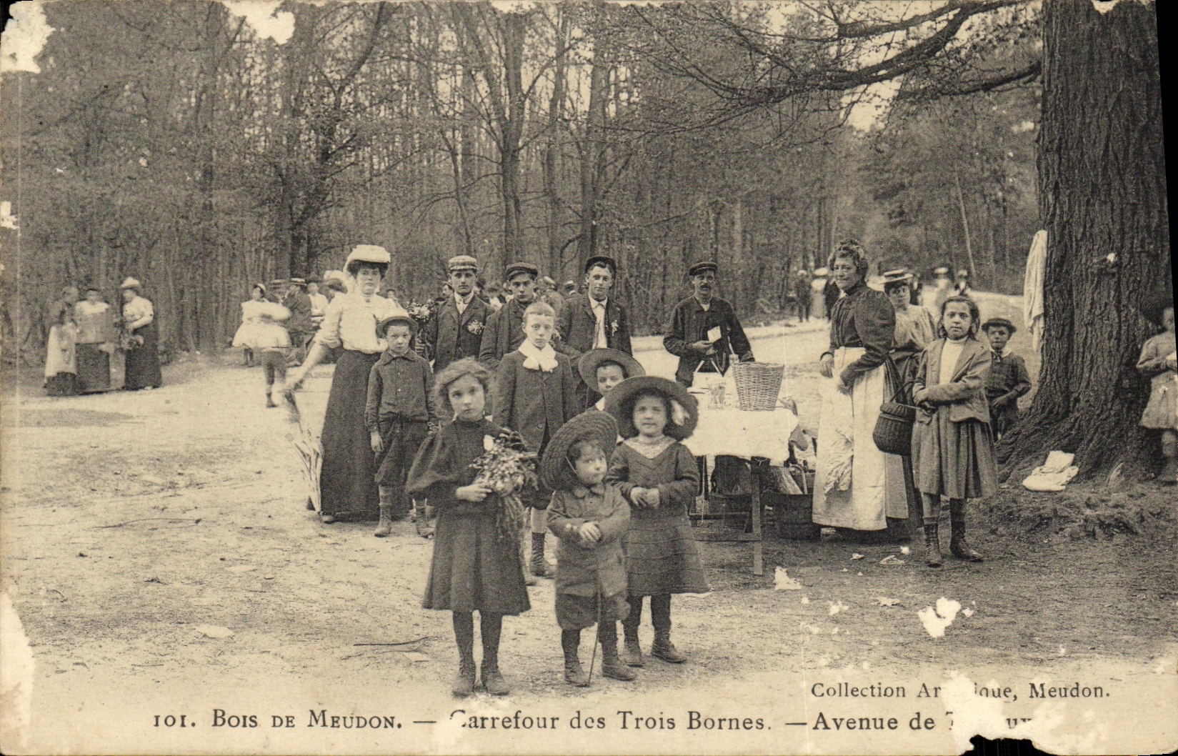 CPA Bois de Meudon Carrefour des Trois Bornes