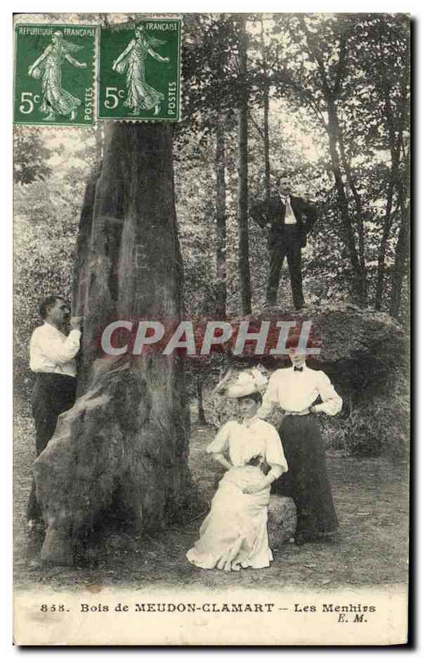 CPA Bois de Meudon Clamart Les Menhirs Femmes