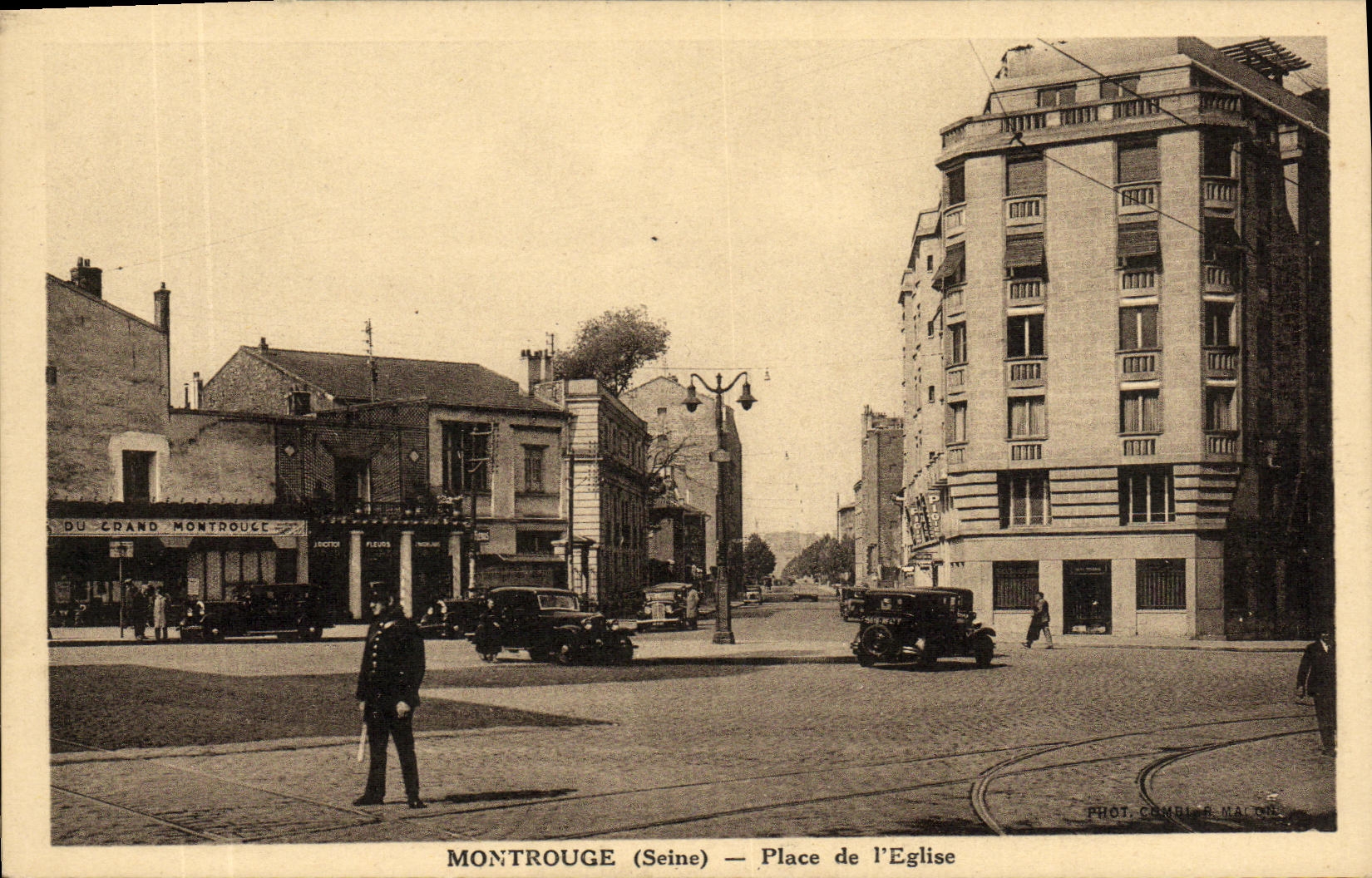 CPA Montrouge Place de l Eglise Policier