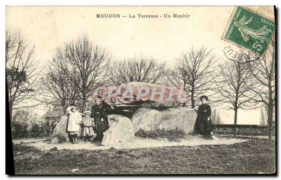 CPA Meudon La Terrasse Un Menhir Enfants
