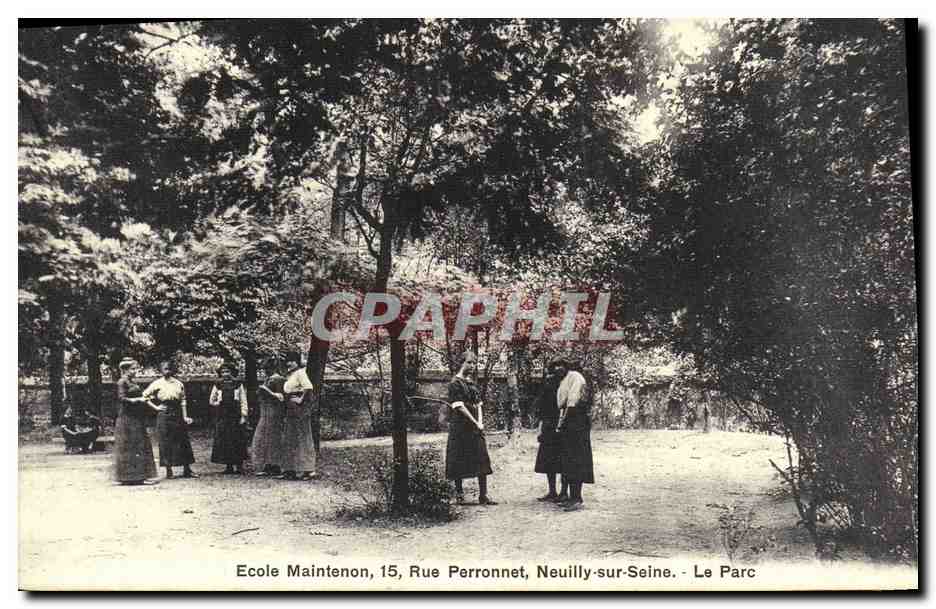 CPA Neuilly Sur Seine Ecole Maintenon Rue Perronnet Jeunes filles Le parc