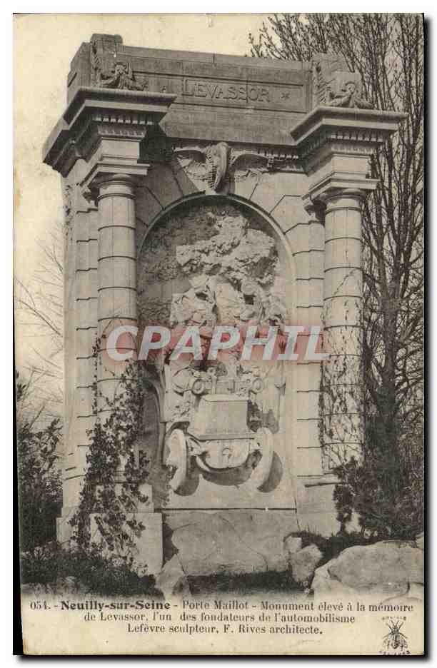 CPA Neuilly Sur Seine Porte Maillot Monument eleve a la Memoire de Levassor Un des fondateurs automobilisme Automobile