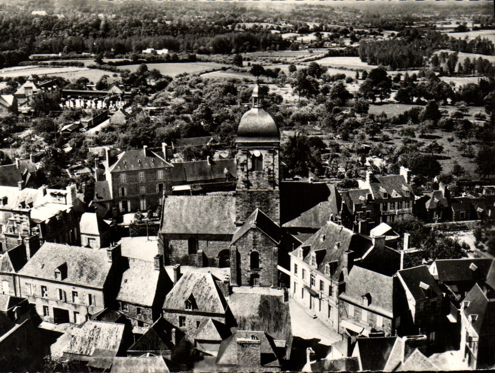 Antraix-sur-Couesnon — vue aérienne de l'église — Éditions Marbaldi