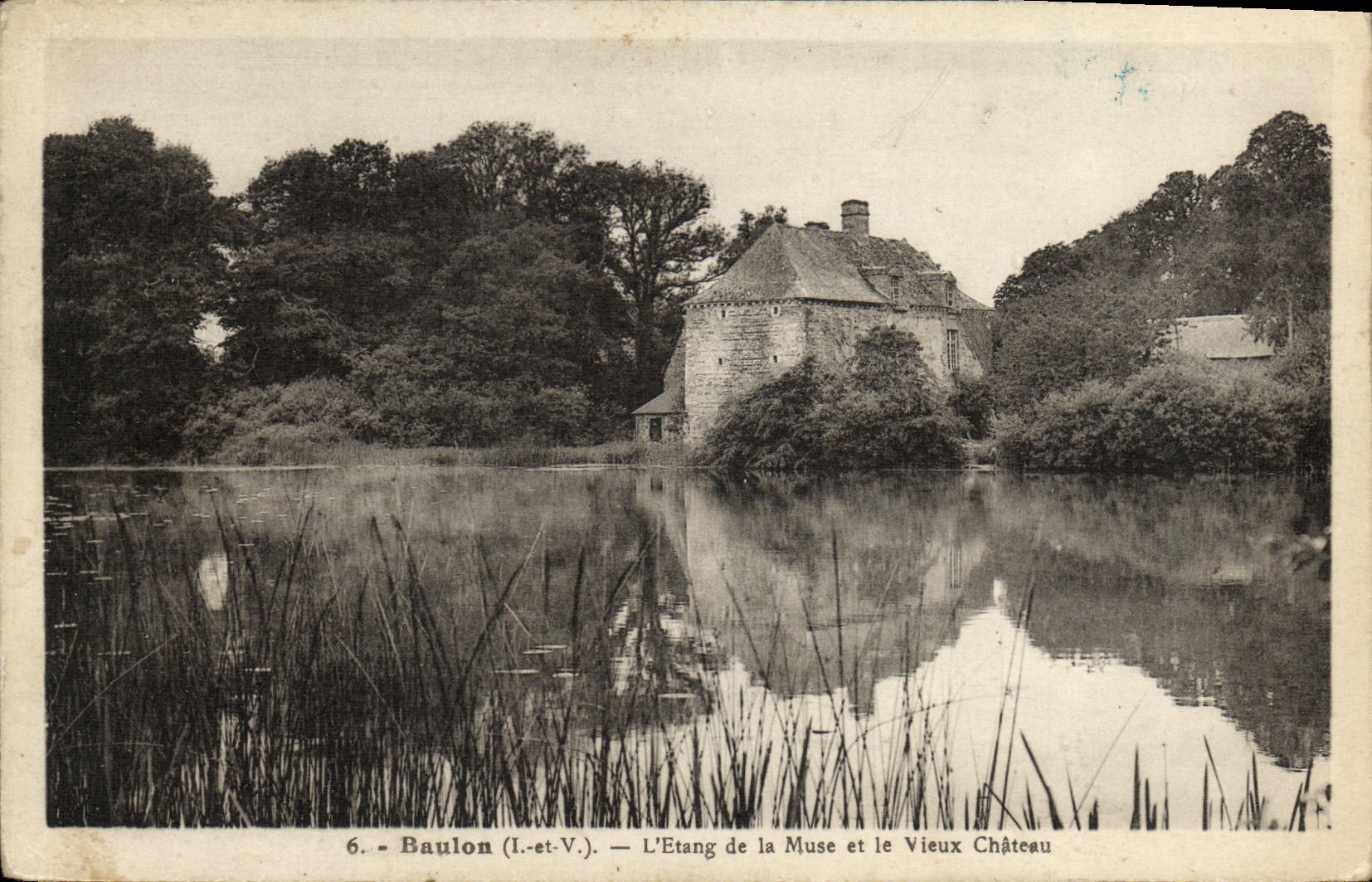 CPA Baulon L Etang de la Musee et la Vieux Chateau