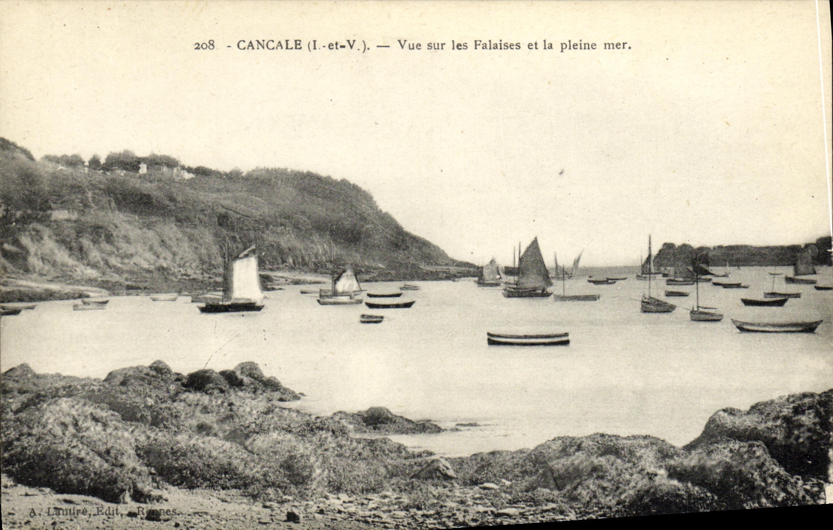 Cancale (I.-et-V.) — Vue sur les Falaises et la pleine mer — A. Lamire, Edit. Rennes.