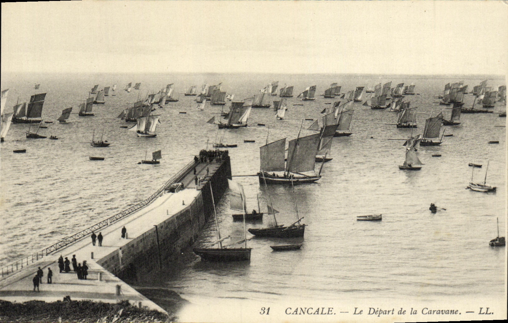 CPA Cancale Le Depart de la Caravane Bateaux