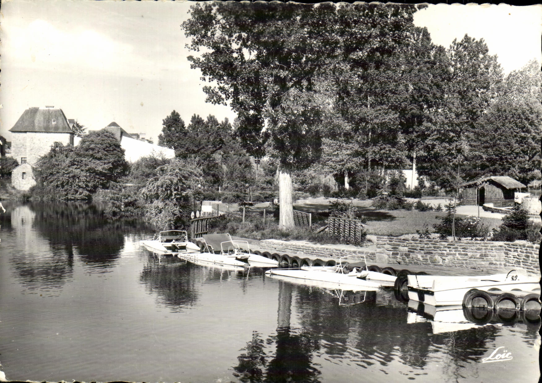 Châteaubourg — Le Parc et les Pédalos sur le Lac — Loïc