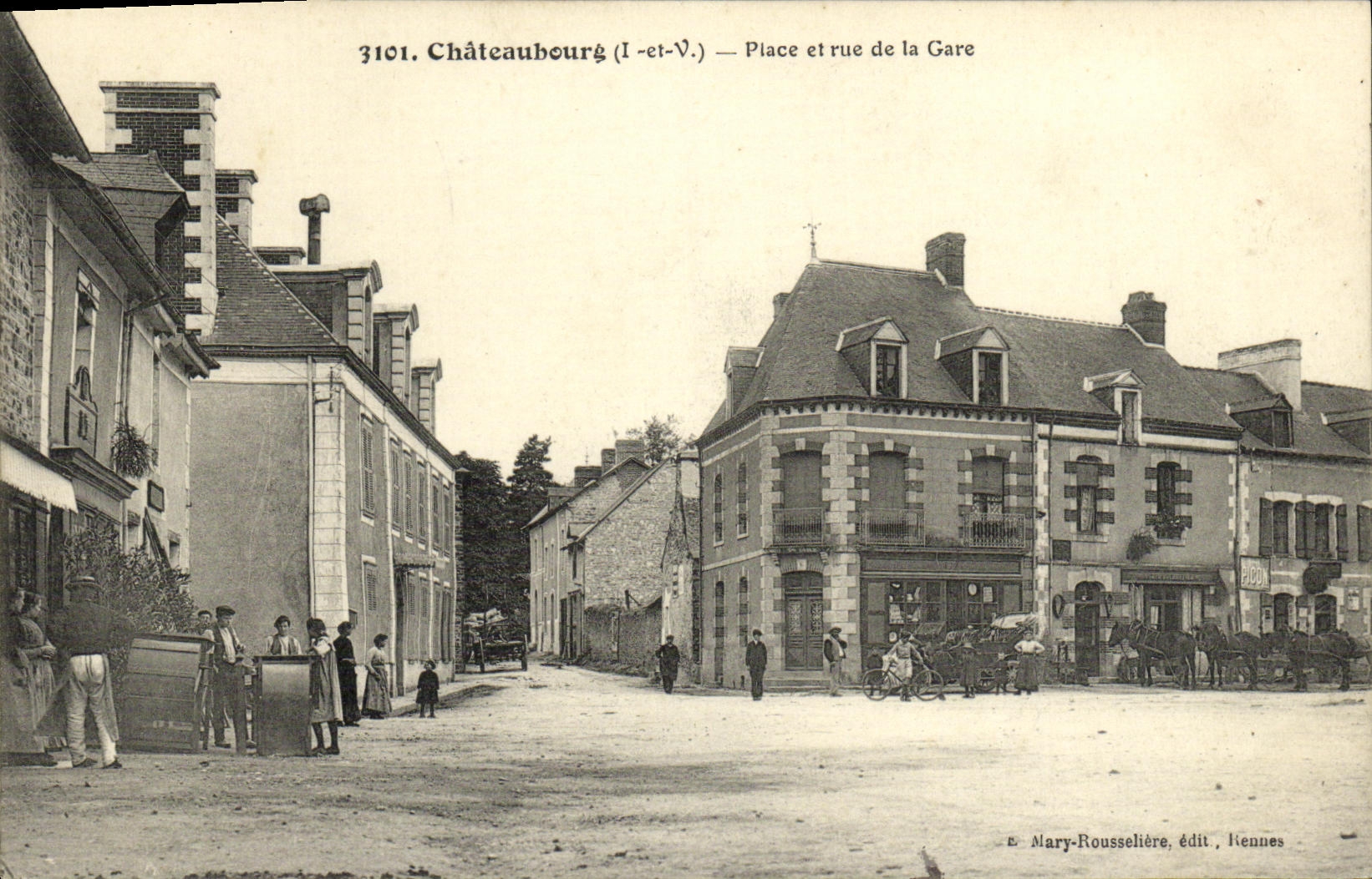 Châteaubourg (I.-et-V.) — Place et rue de la Gare — E. Mary-Rousselière, édit., Rennes