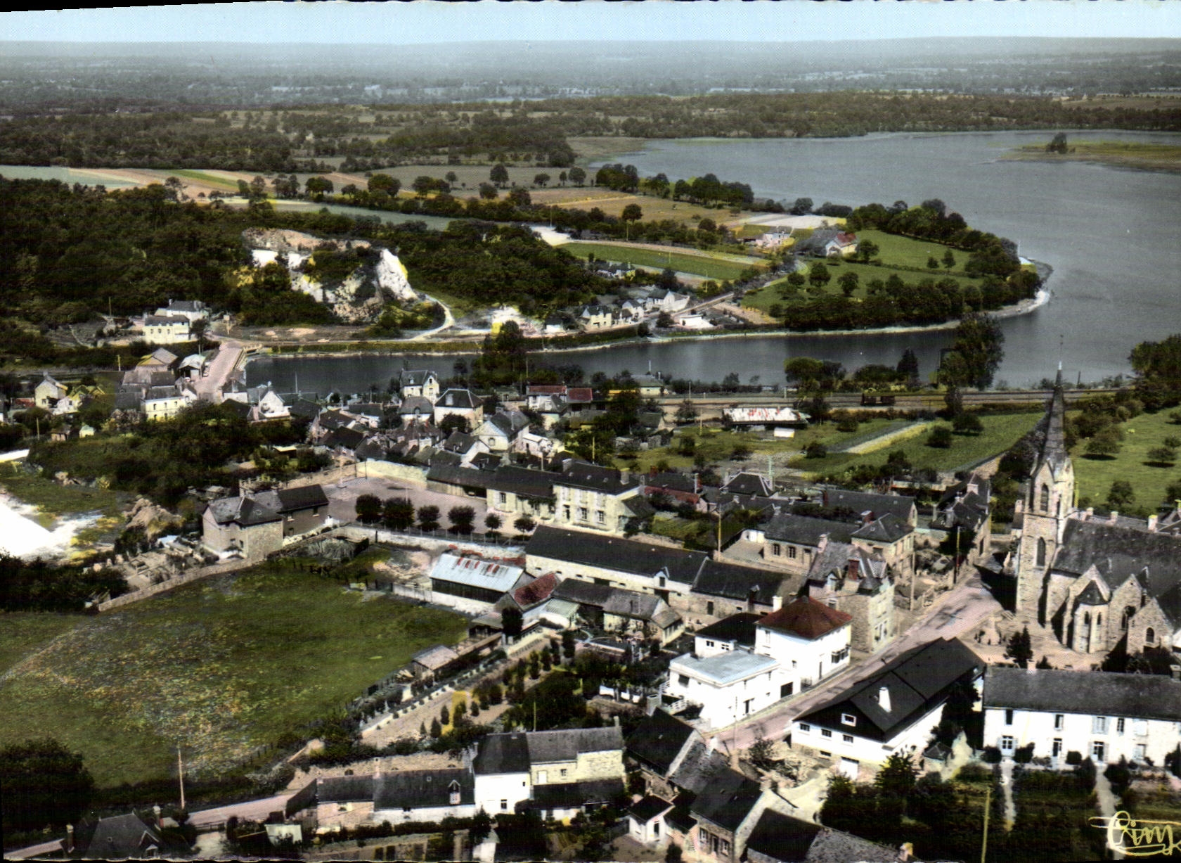 Chatillon-en-Vendélaïs — vue aérienne — Combier