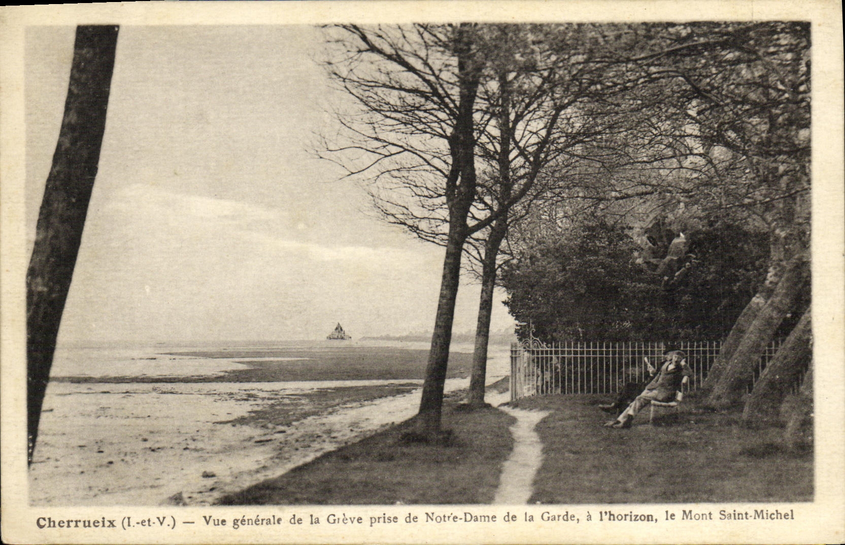 Cherrueix (Ille-et-Vilaine) — Vue générale de la Grève prise de Notre-Dame de la Garde, à l'horizon, le Mont Saint-Michel