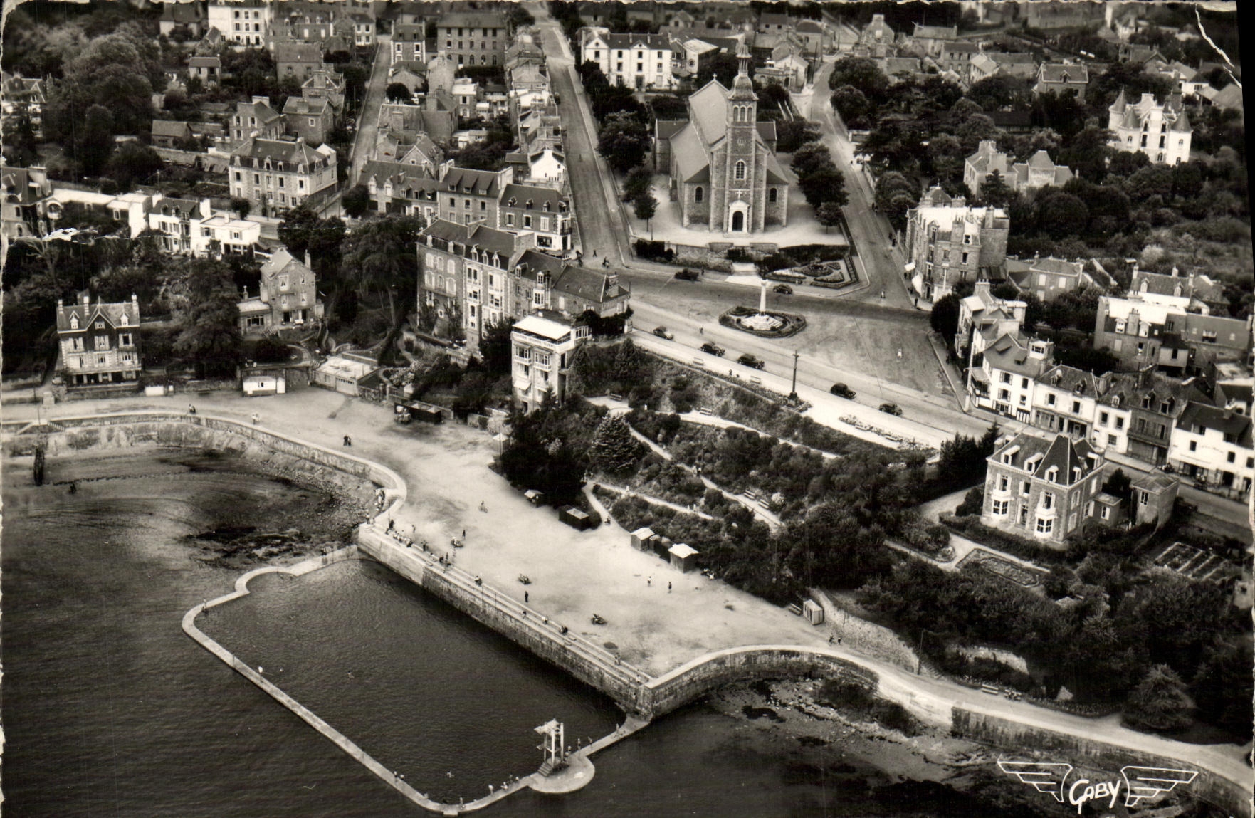 Dinard (Il-et-V.) — La Piscine du Prieuré et l'Église — Éditions Gaby
