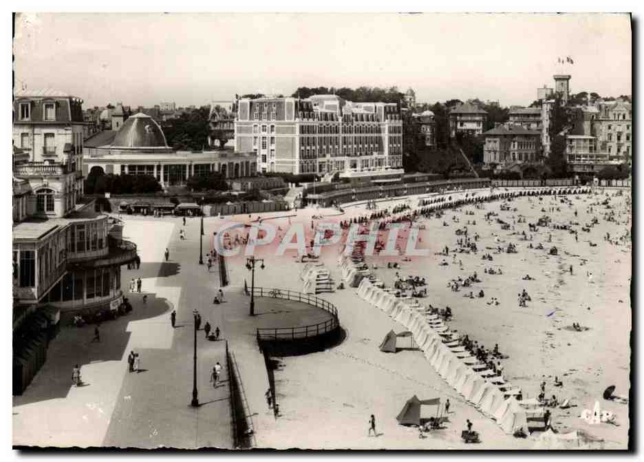 CPM Dinard Le Petit Casino Les Hoteis et la Digue