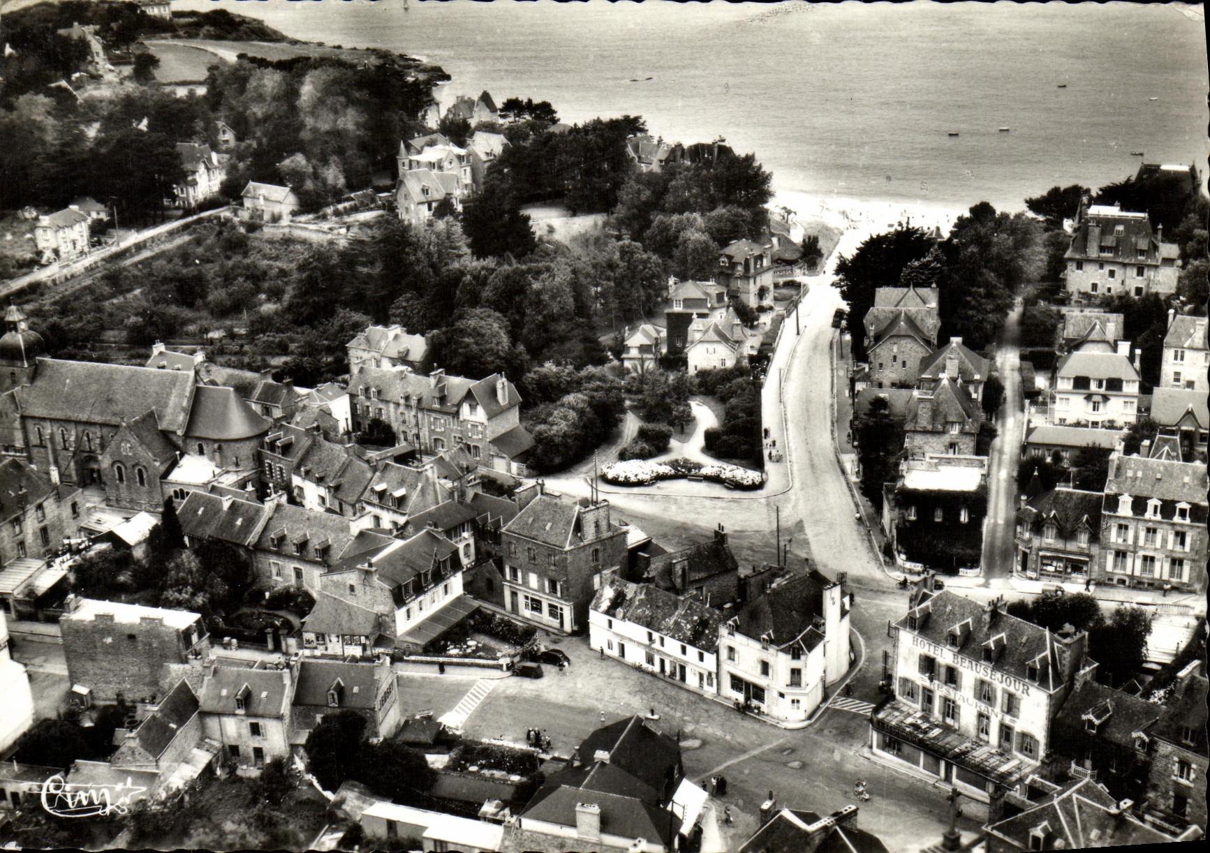 CPM Dinard St Enogat Vue Generale Aerienne