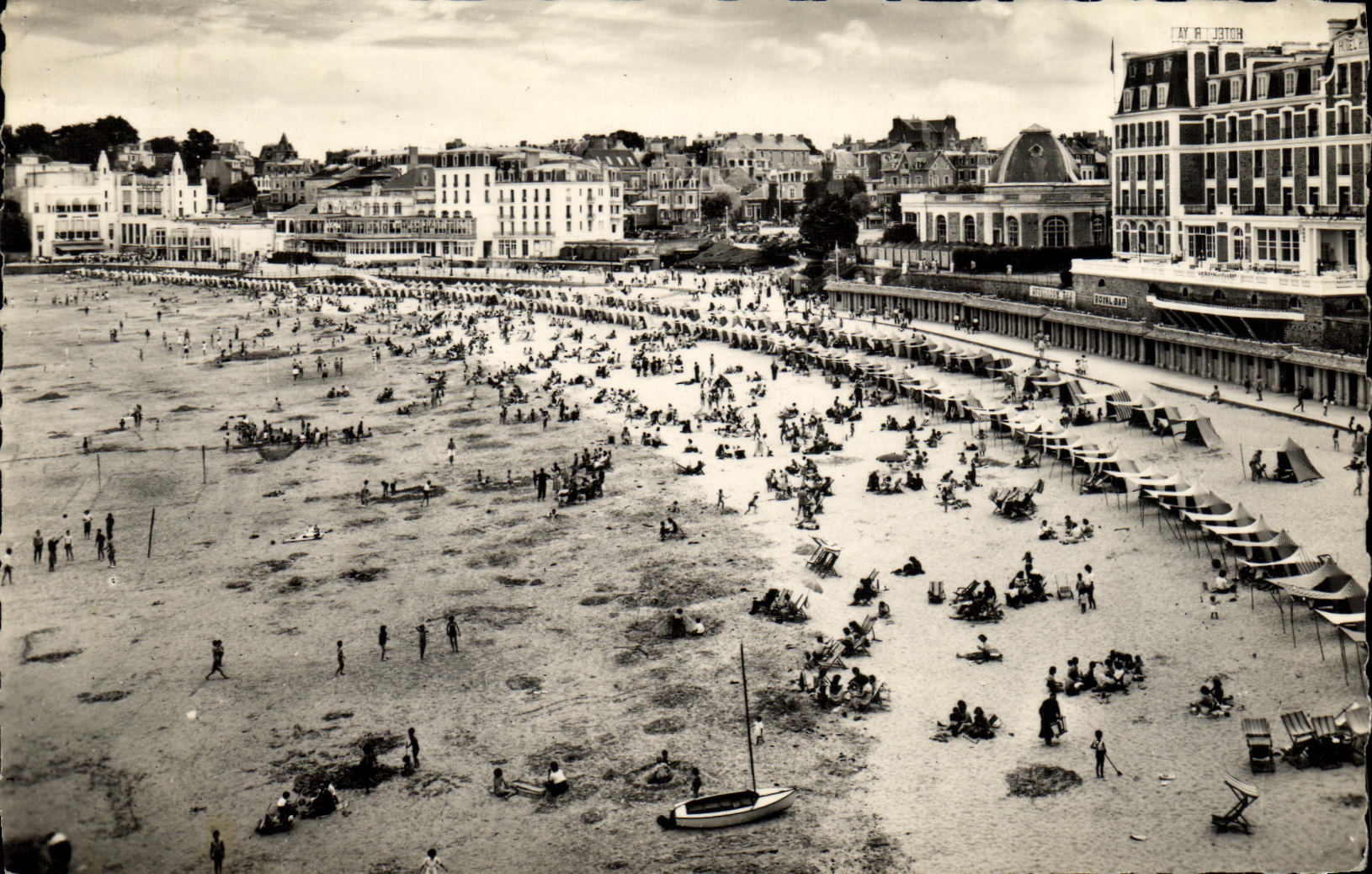Dinard — La Plage — Éditeur : Éditions L. Piérre & F. Dellois
