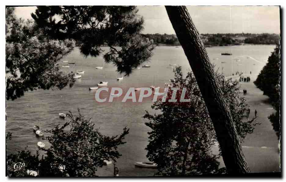CPA Dinard Le Bassin des Yachts Vue Prise de la Promenade