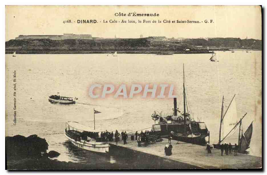 CPA Dinard La Cale Au Loin le Forte la Cite et Sainte Servan Bateau