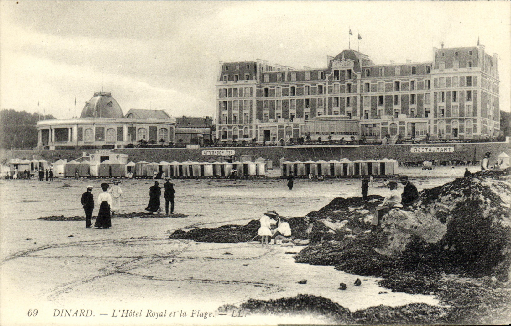 Dinard — L'Hôtel Royal et la Plage — LL. n°69