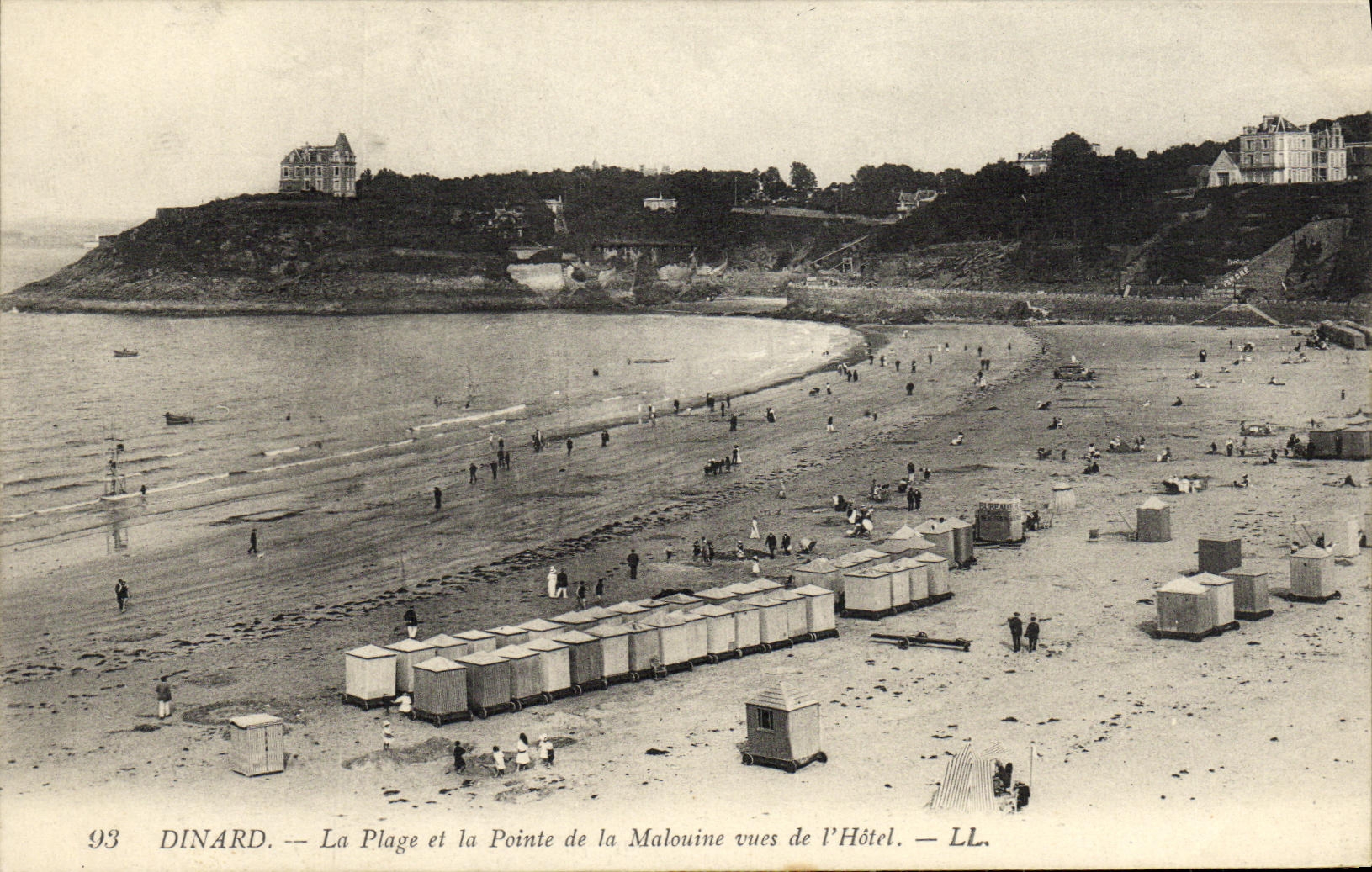 Dinard — La Plage et la Pointe de la Malouine vues de l'Hôtel — LL. — N° 93