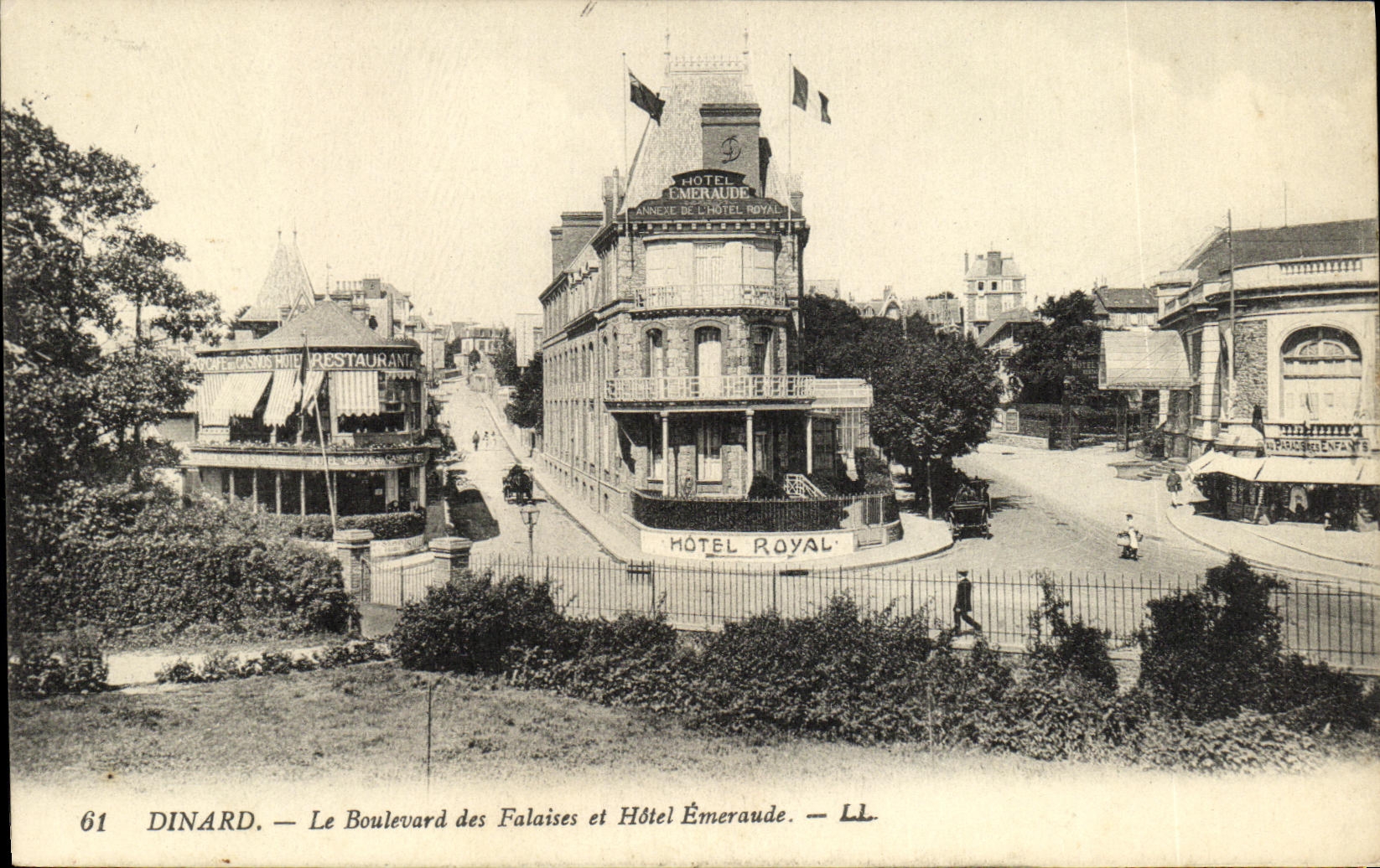 Dinard — Le Boulevard des Falaises et Hôtel Émeraude — LL