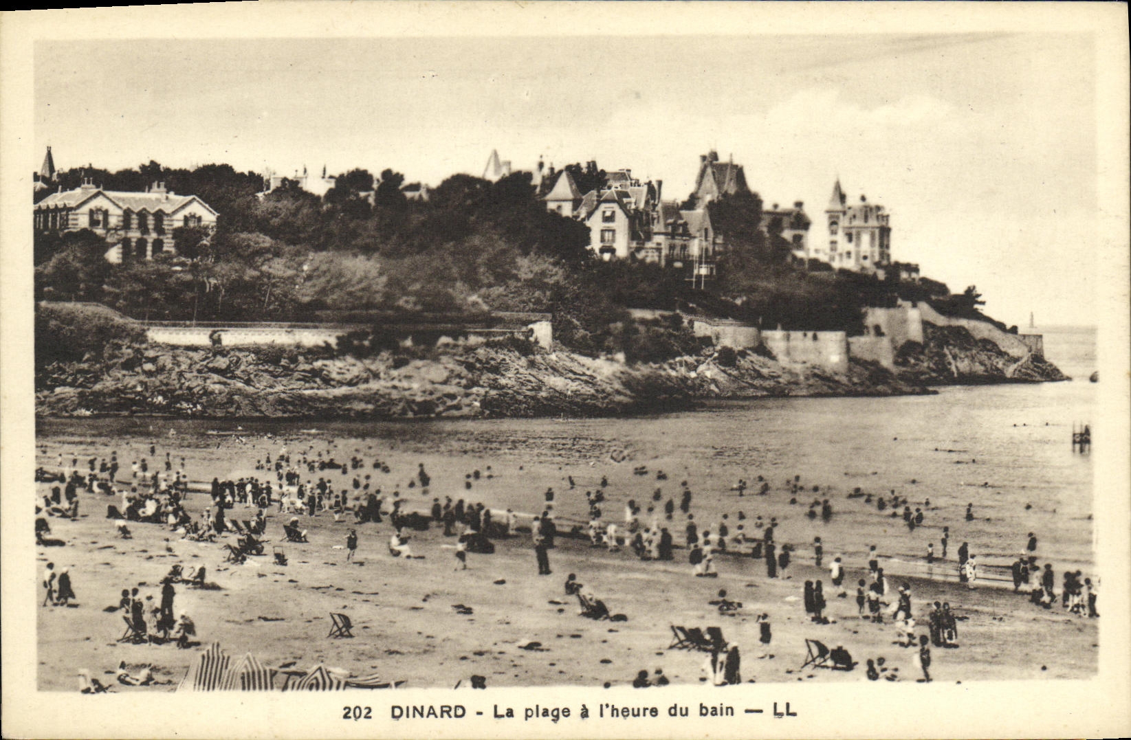 Dinard - La plage à l'heure du bain — LL