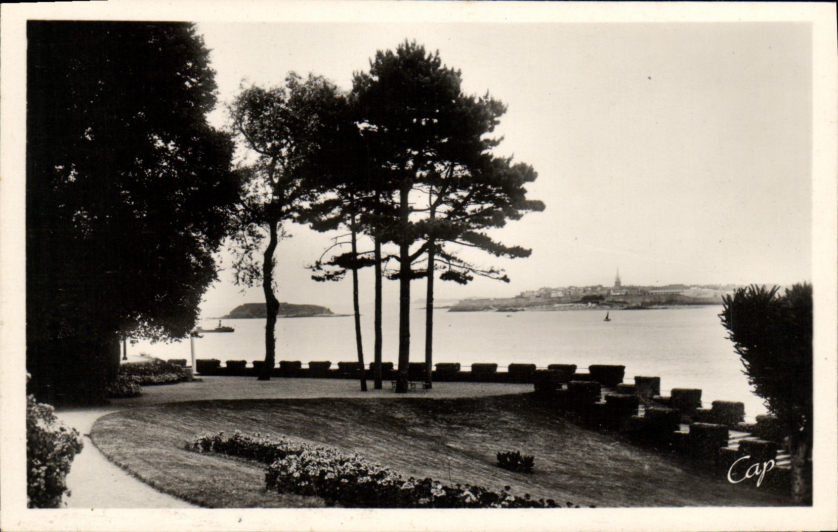 Dinard — Vue sur St-Malo — Cap