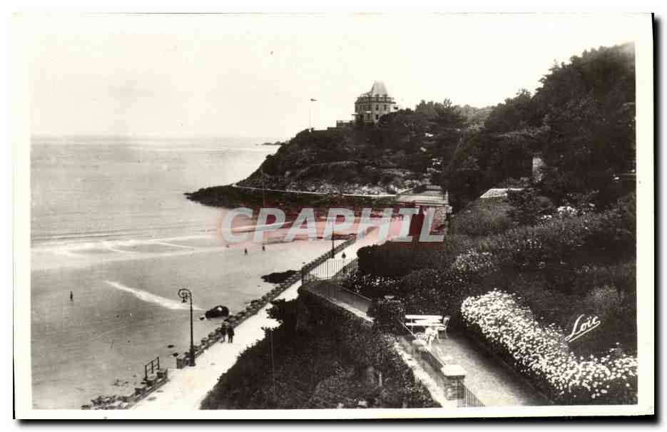 Côte d'Émeraude — Vue de la plage et du château — Loire