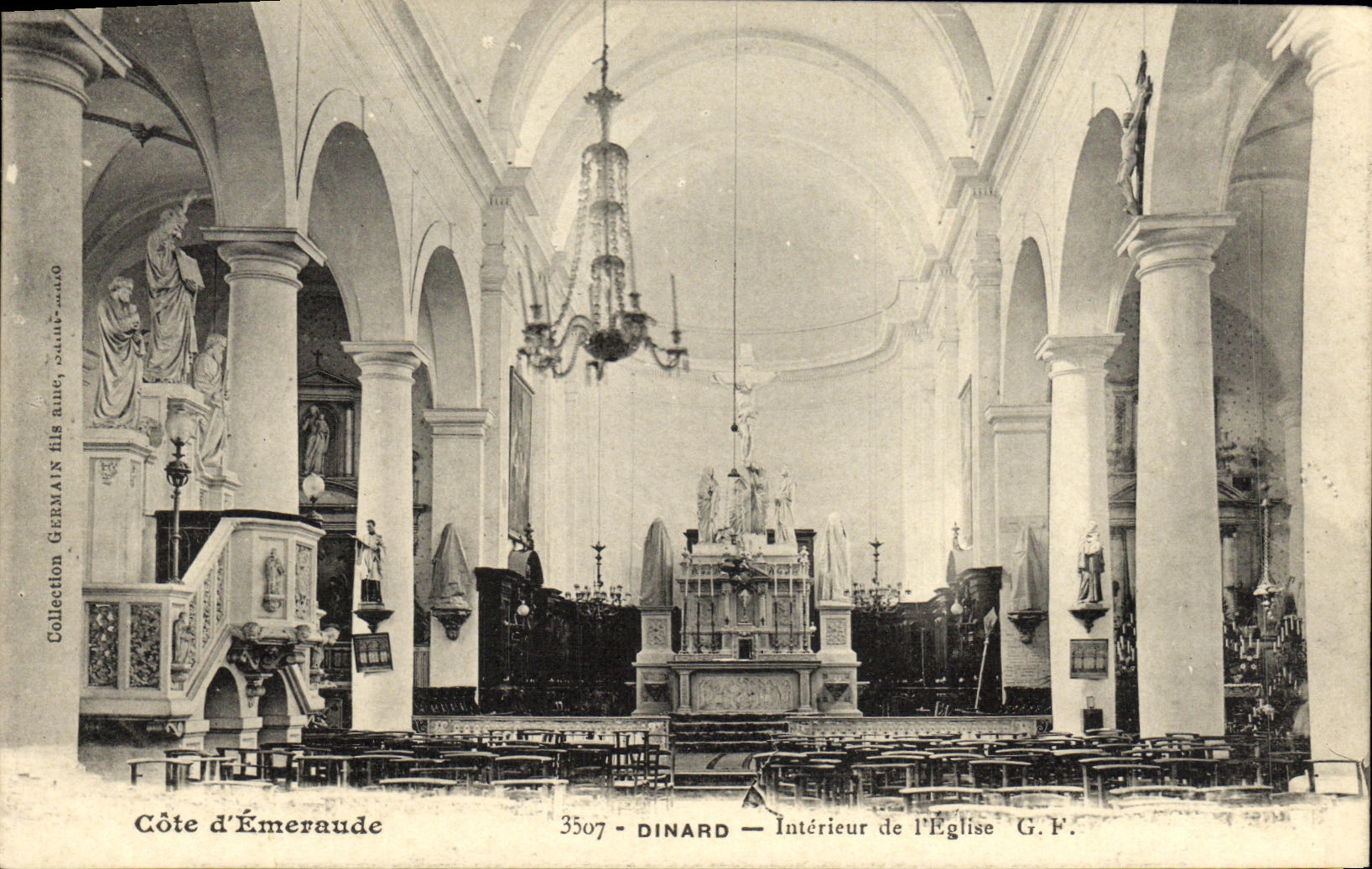 CPA Dinard Interieur de l Eglise