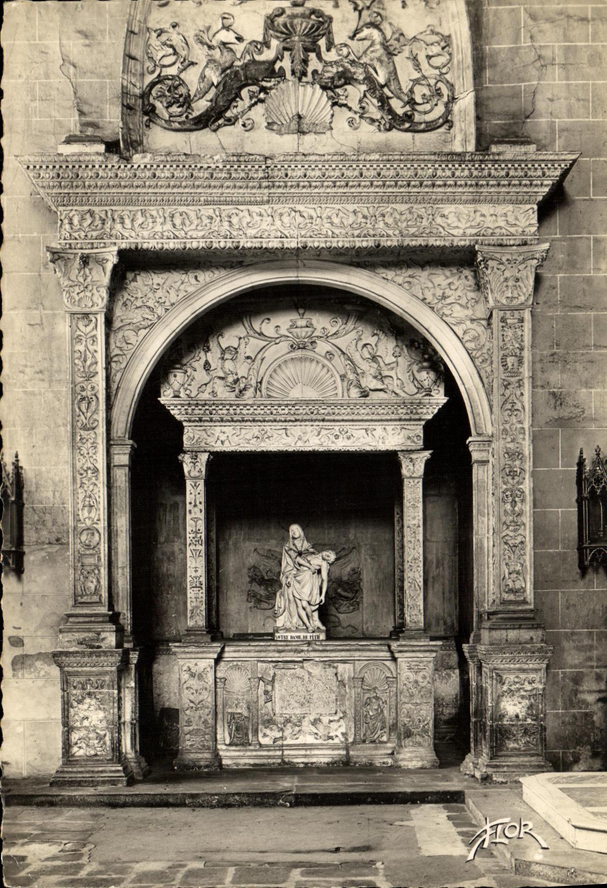 Tombeau de l'Évêque Thomas James — Dol-de-Bretagne — Éditions Carrère (Deux-Sèvres)