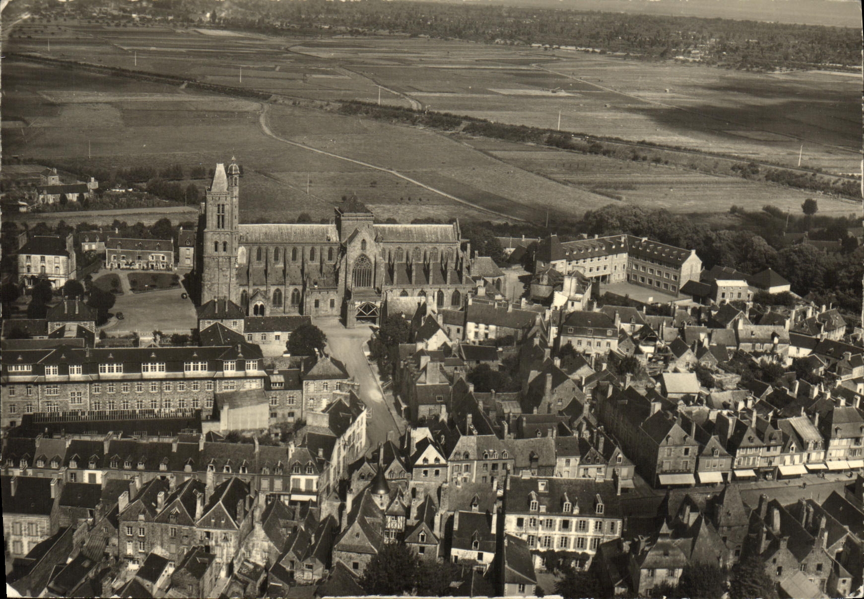 Dol-de-Bretagne (Ille-et-Vilaine) — Vue générale vers la Cathédrale — Pierre Artaud & Cie, N°1