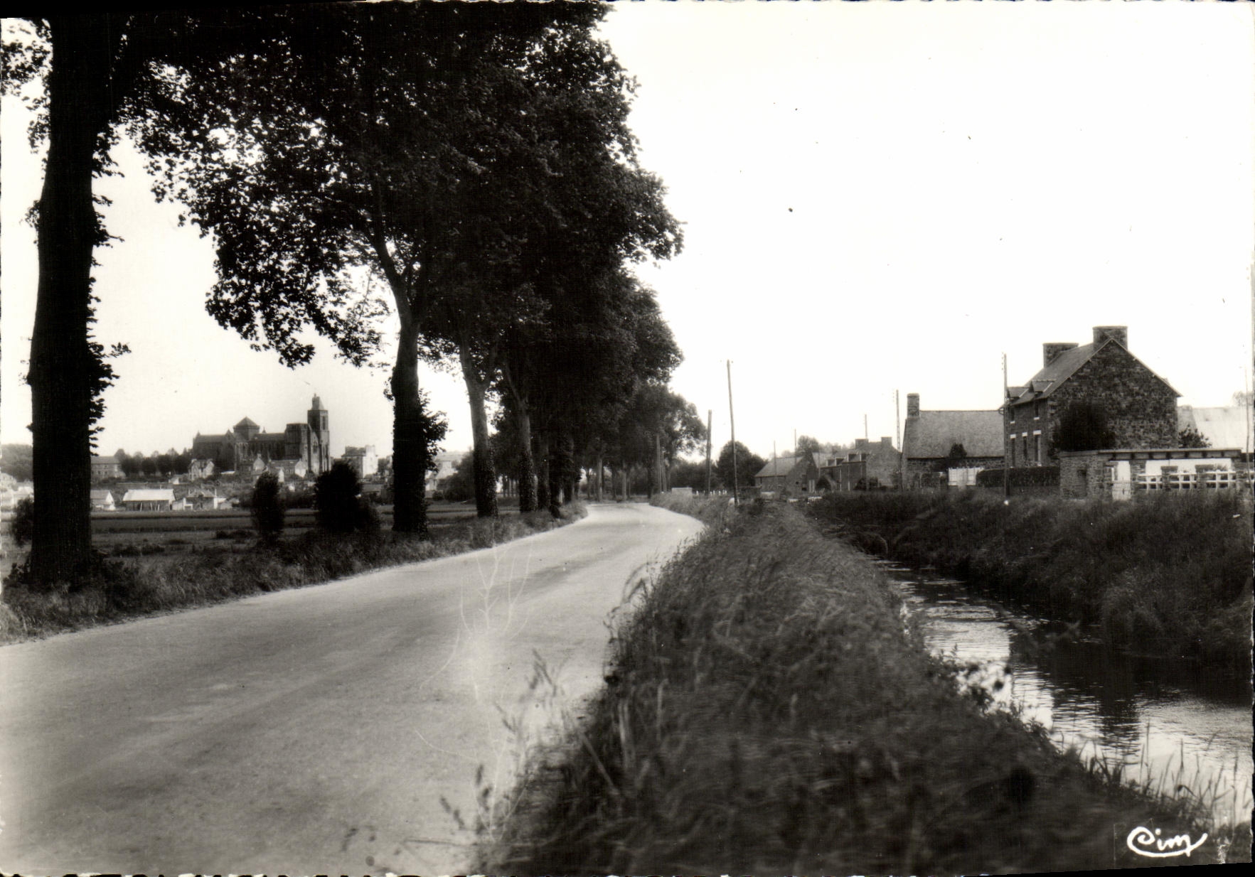 Dol-de-Bretagne (Ille-et-Vilaine) — Panorama vu de la route du Vivier — Combiér Imprimerie
