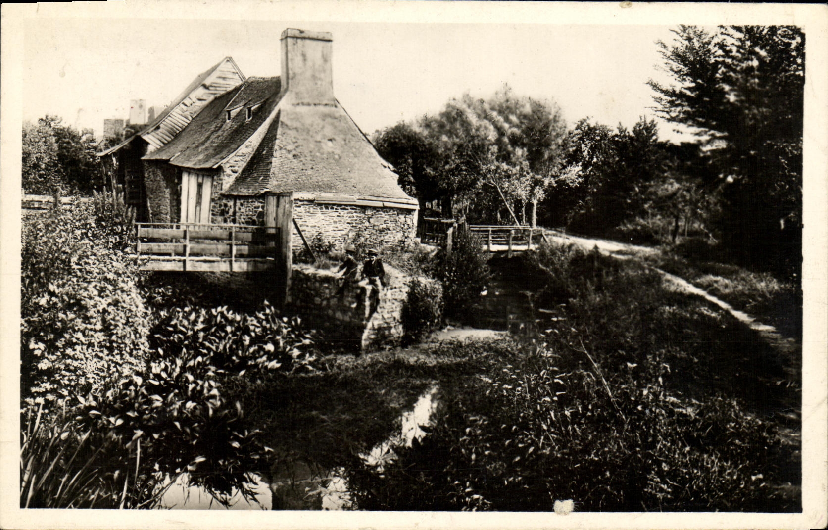 Dol-de-Bretagne — Vieux moulin à eau — Édition Brochard, n°2