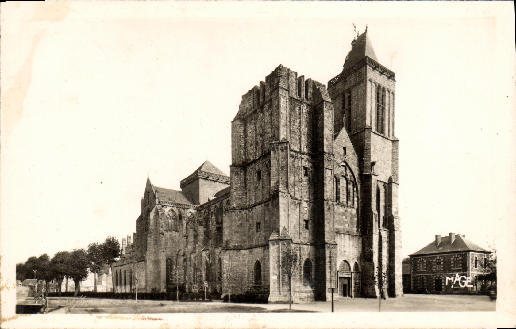 Dol-de-Bretagne — La Cathédrale — Édition P. Dol-de-Bretagne
