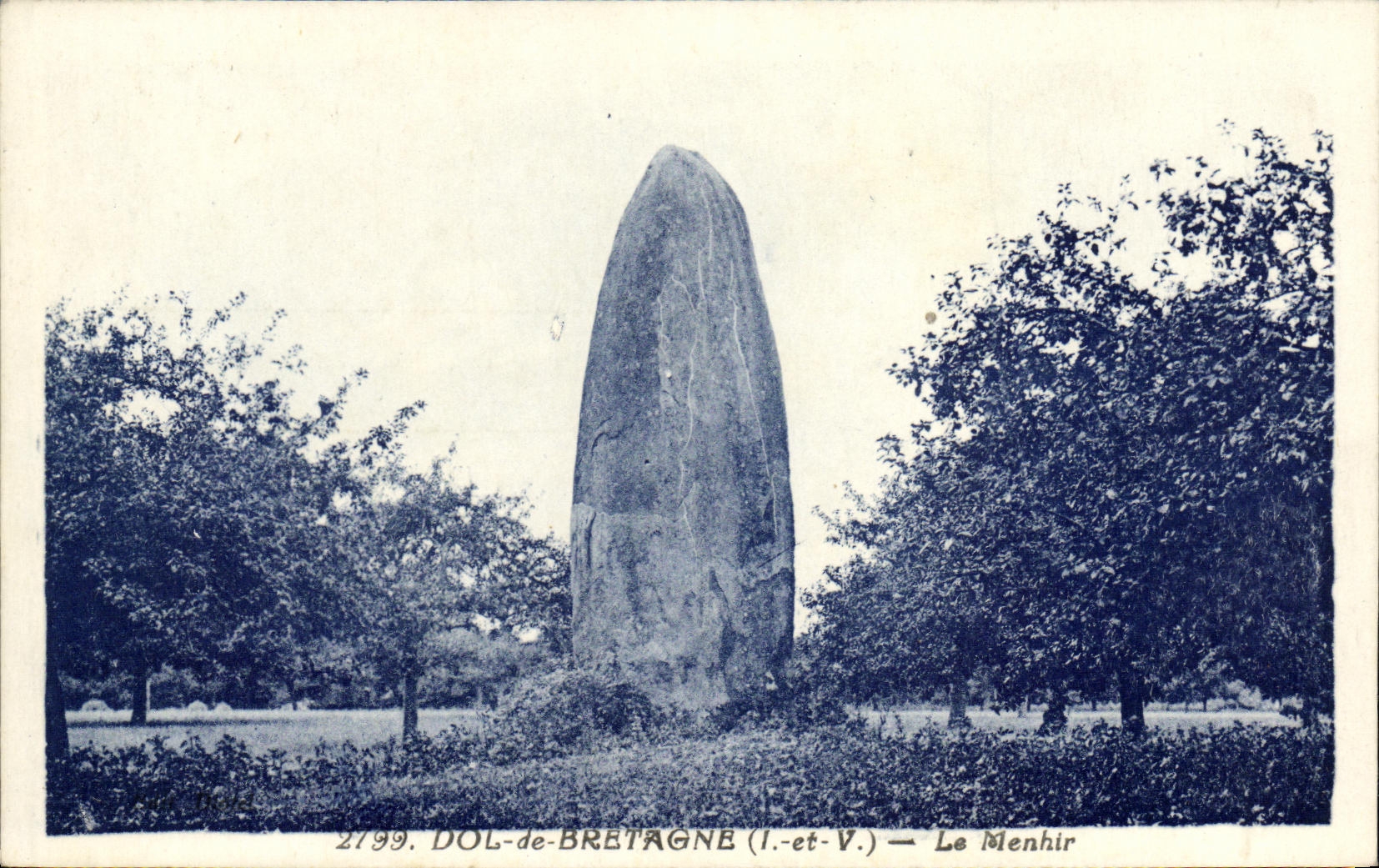 CPA Dol de Bretagne Le Menhir