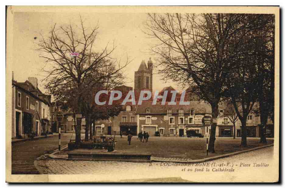 Colonne-Bretagne (Loire-Atlantique) — Place Toullier et au fond la Cathédrale — G. Artaud, Nantes