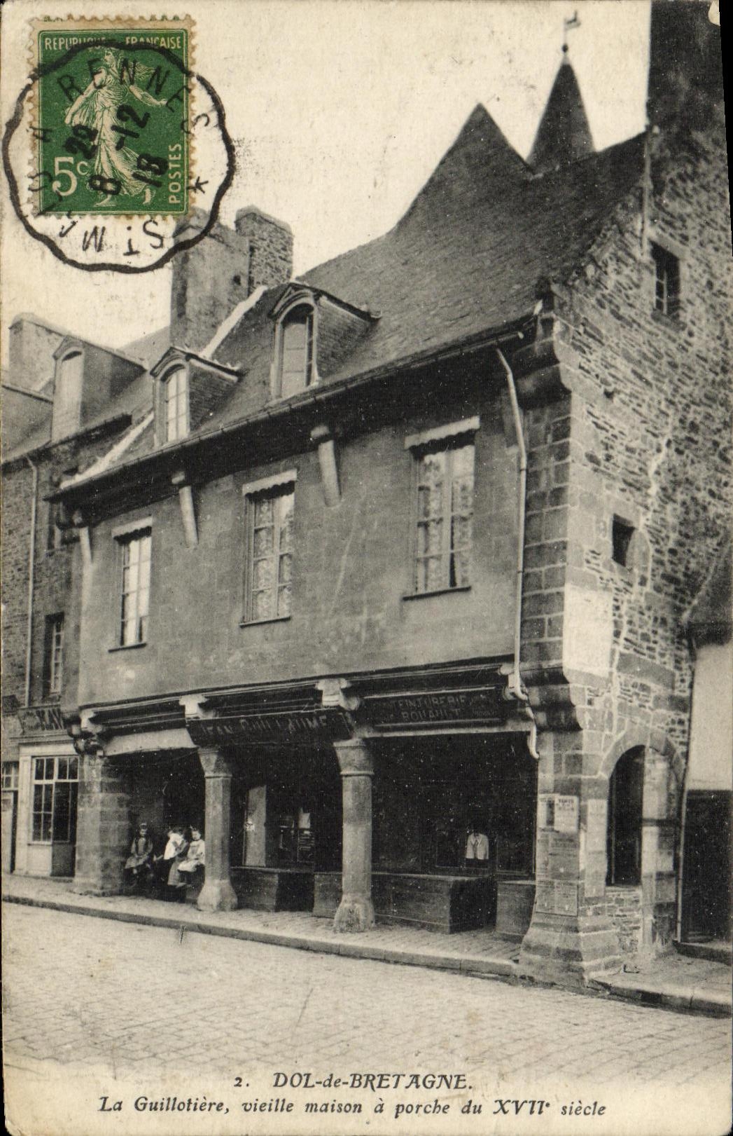 Dol-de-Bretagne — La Guillotière, vieille maison à porche du XVIIe siècle — Éditeur non visible, n° de série 2