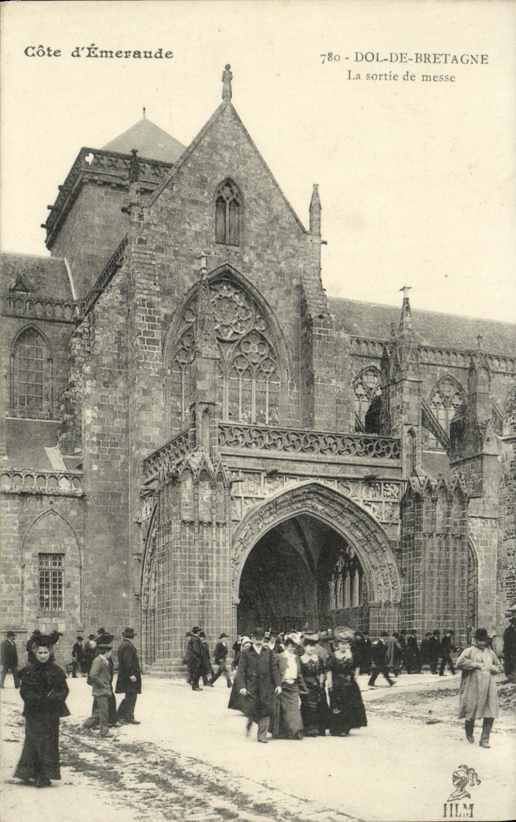 Dol-de-Bretagne — Salida de misa — Côte d'Émeraude, editor H. Le Maillot, n° 780