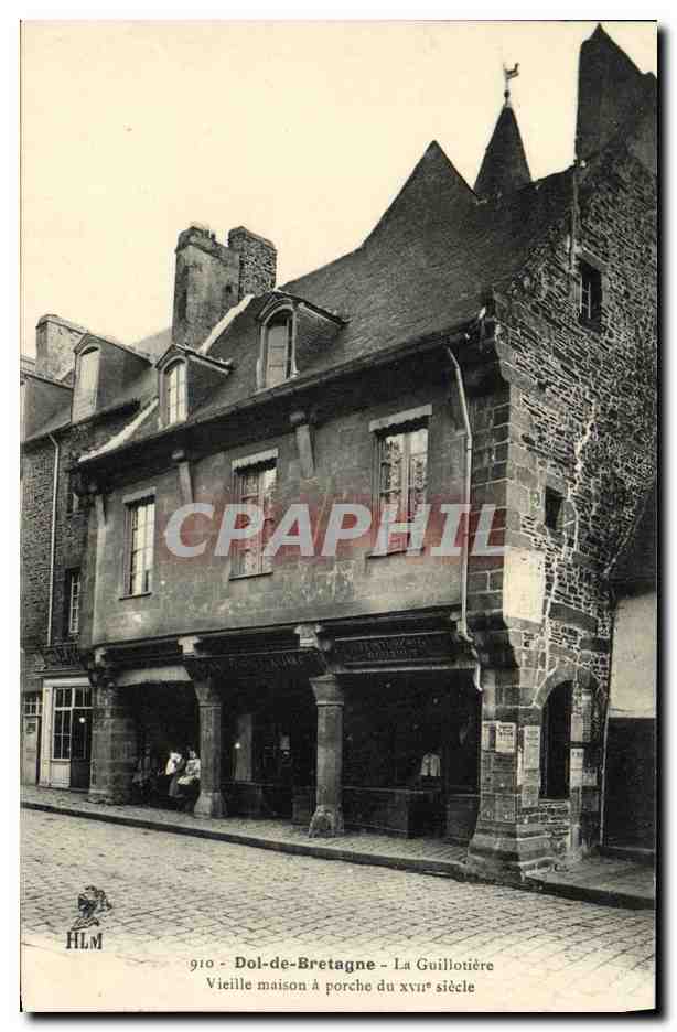 Dol-de-Bretagne - La Guillotière - Vieille maison à porche du XVIIe siècle