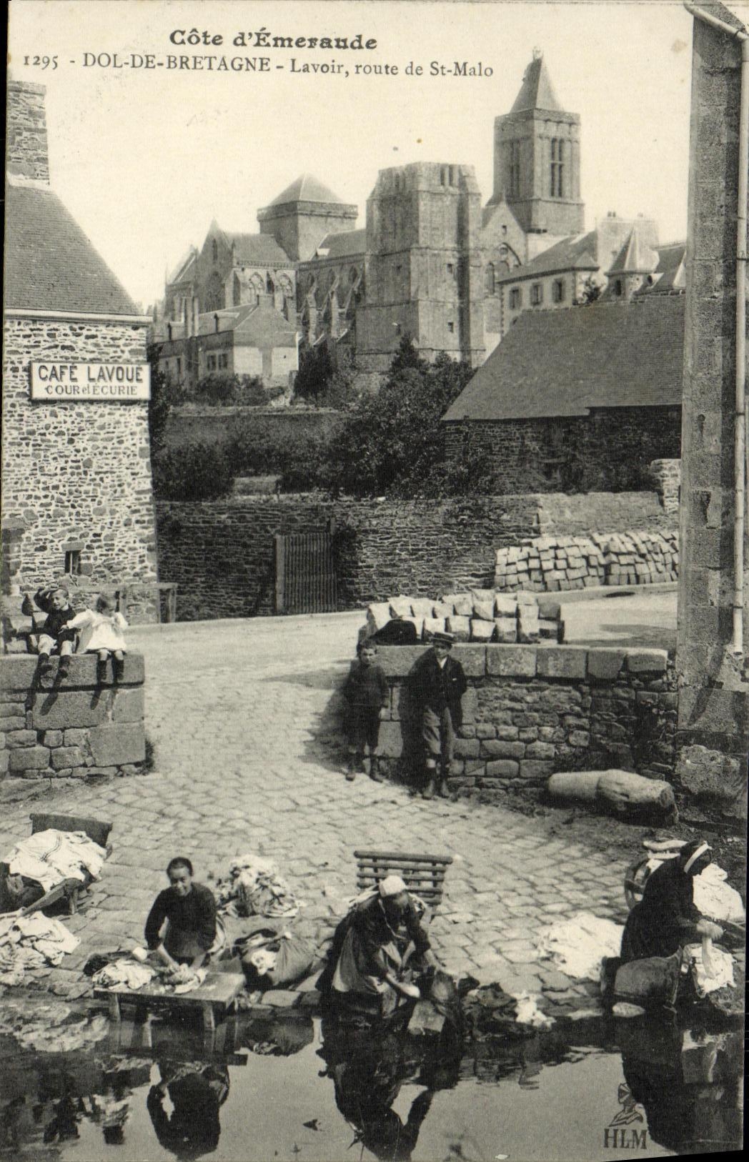 Côte d'Émeraude — Lavoir de Dol-de-Bretagne, route de St-Malo — HLM, n°1295