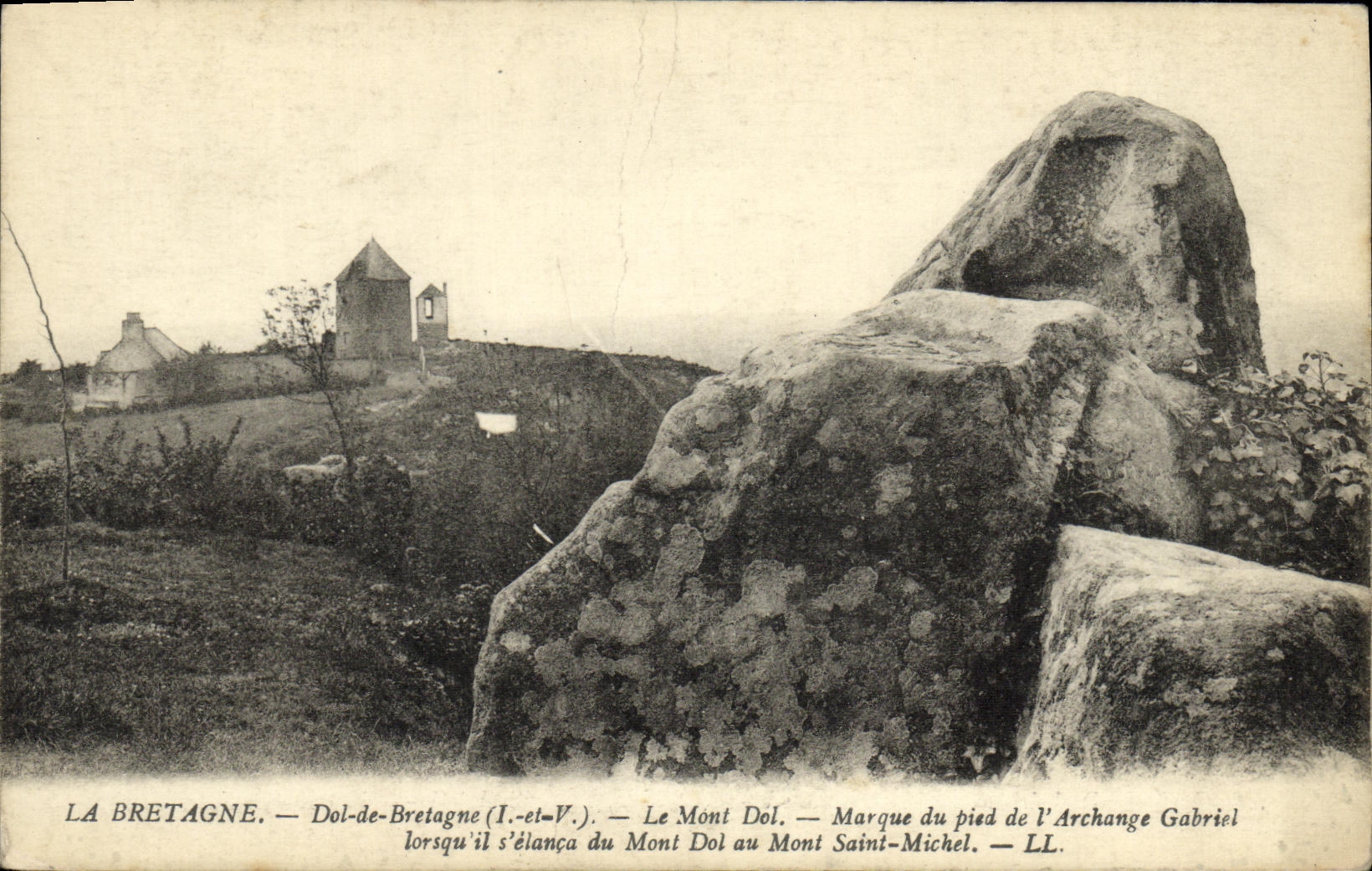 Dol-de-Bretagne — Le Mont Dol — Marque du pied de l'Archange Gabriel