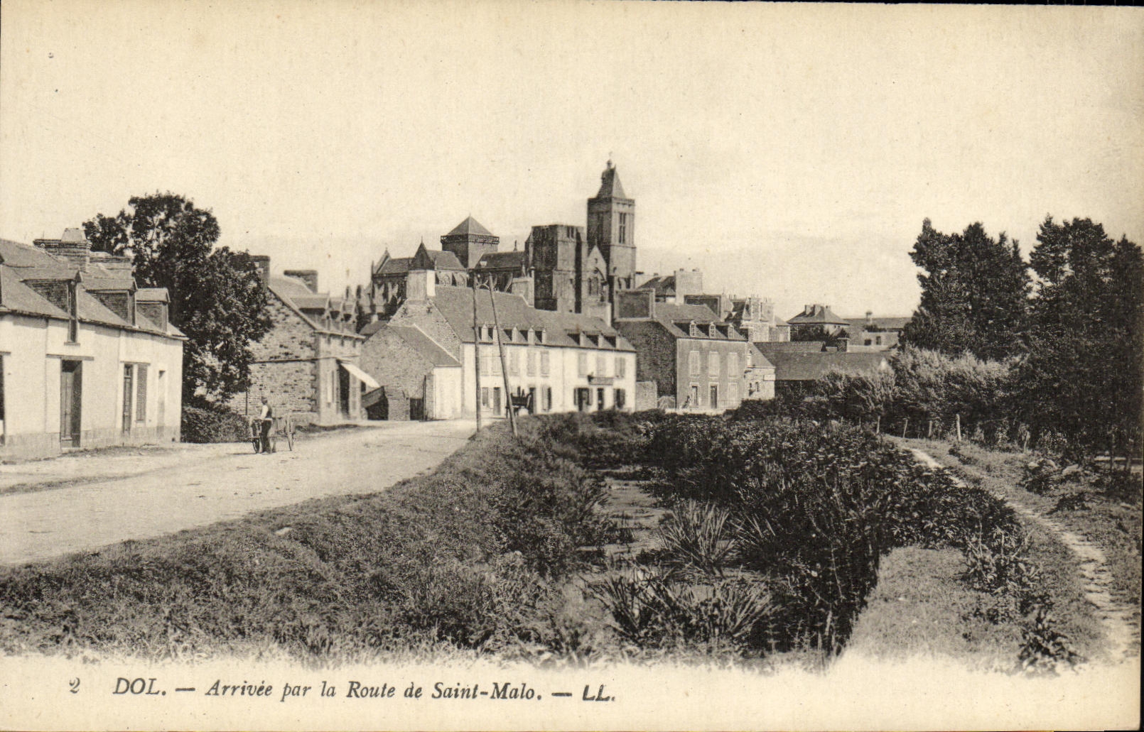 Dol — Arrivée par la Route de Saint-Malo — LL.