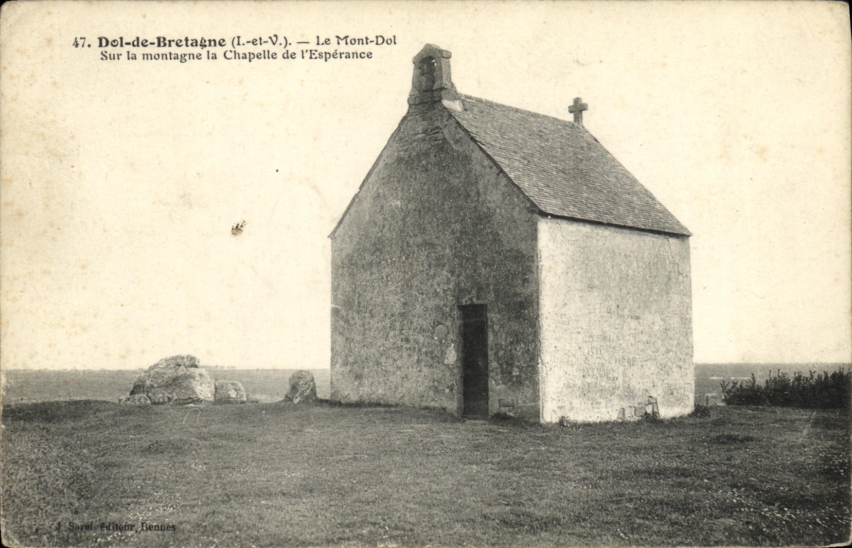 Dol-de-Bretagne (I.-et-V.) — Le Mont-Dol — Sur la montagne la chapelle de l'Espérance