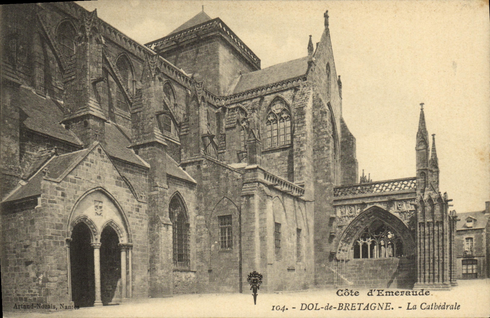 Dol-de-Bretagne - La Cathédrale — Côte d'Emeraude, éditeur Artland-Nozais, Nantes, n° 104