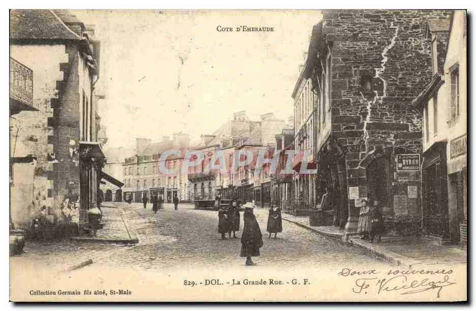 DOL - La Grande Rue — vue de la rue principale avec bâtiments et passants — G. F. / Collection Germain fils aîné, St-Malo
