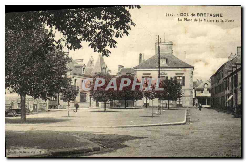 Dol-de-Bretagne — La Place de la Mairie et la Poste — Série 5115, éditée par H. Souchet, Hébert