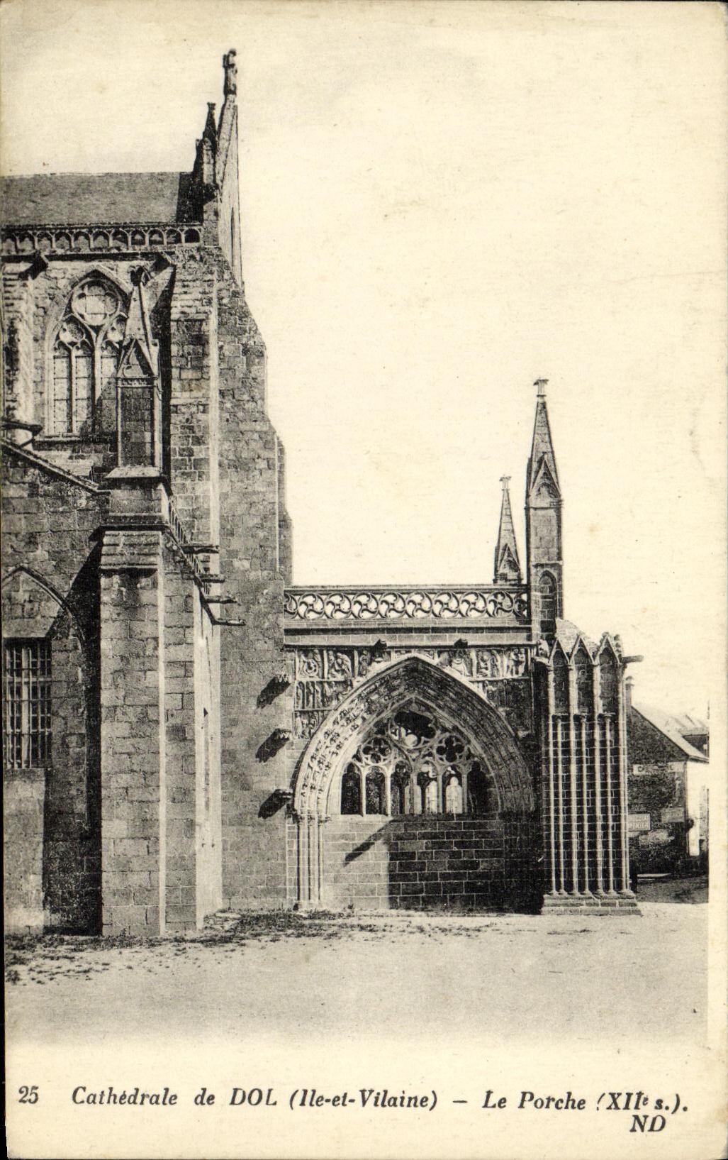 Cathédrale de DOL (Ille-et-Vilaine) — Le Porche (XIIe s.) — ND