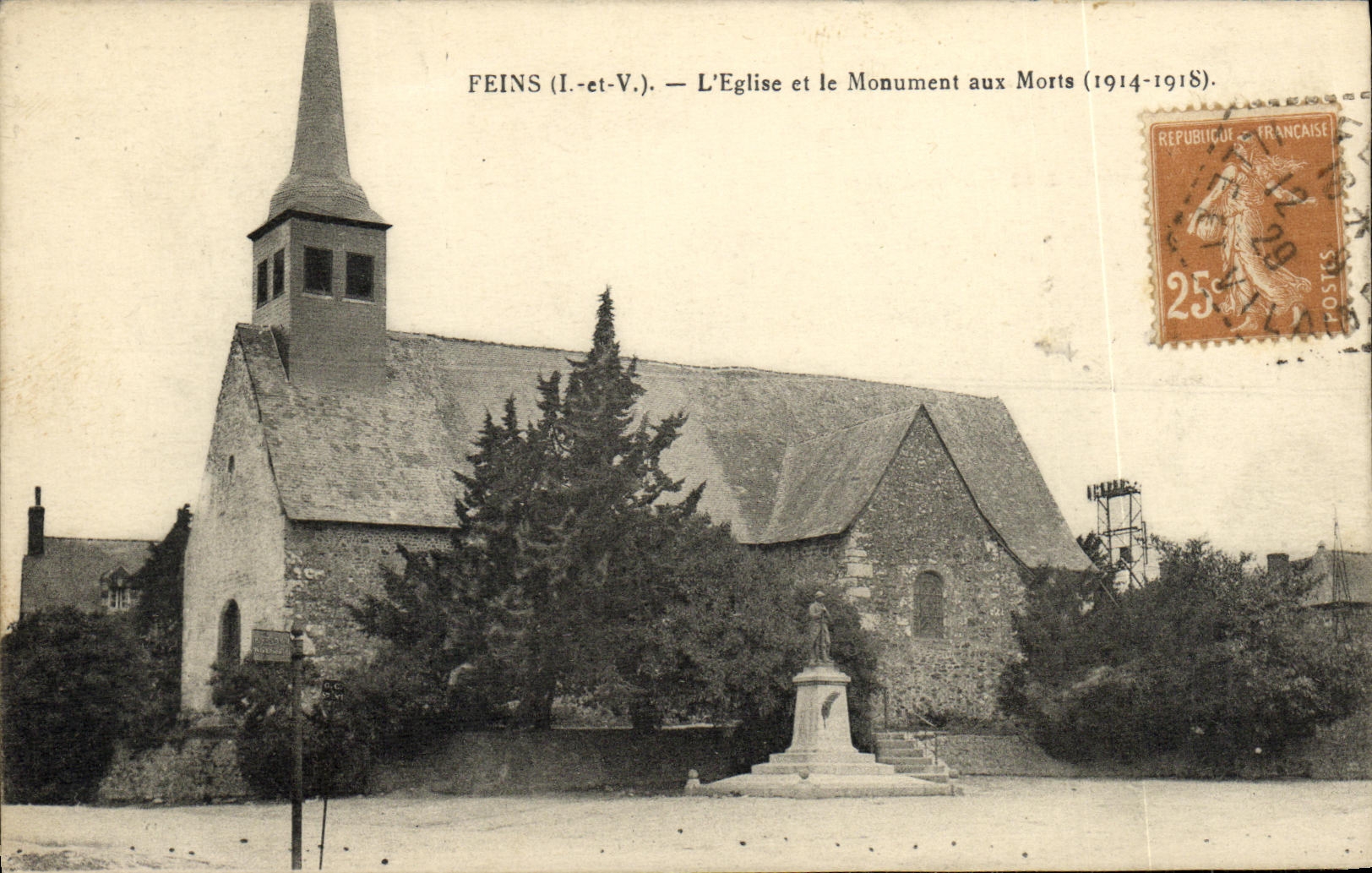 CPA Feins L Eglise et le Monument aux Morts Militaria