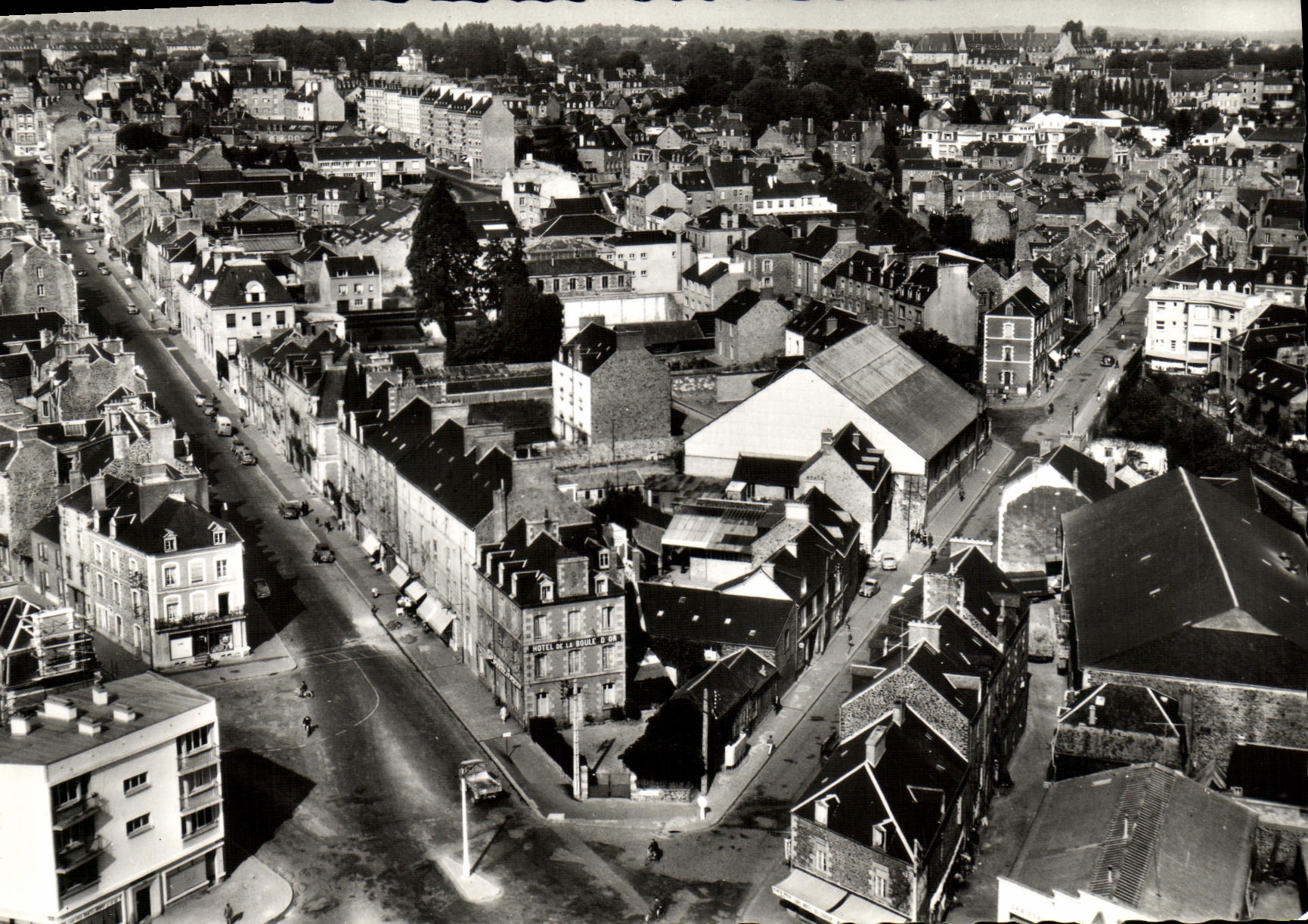 Vista aérea de Fougères — Ed. J. Jaurès - Rue des Foutries — n°29