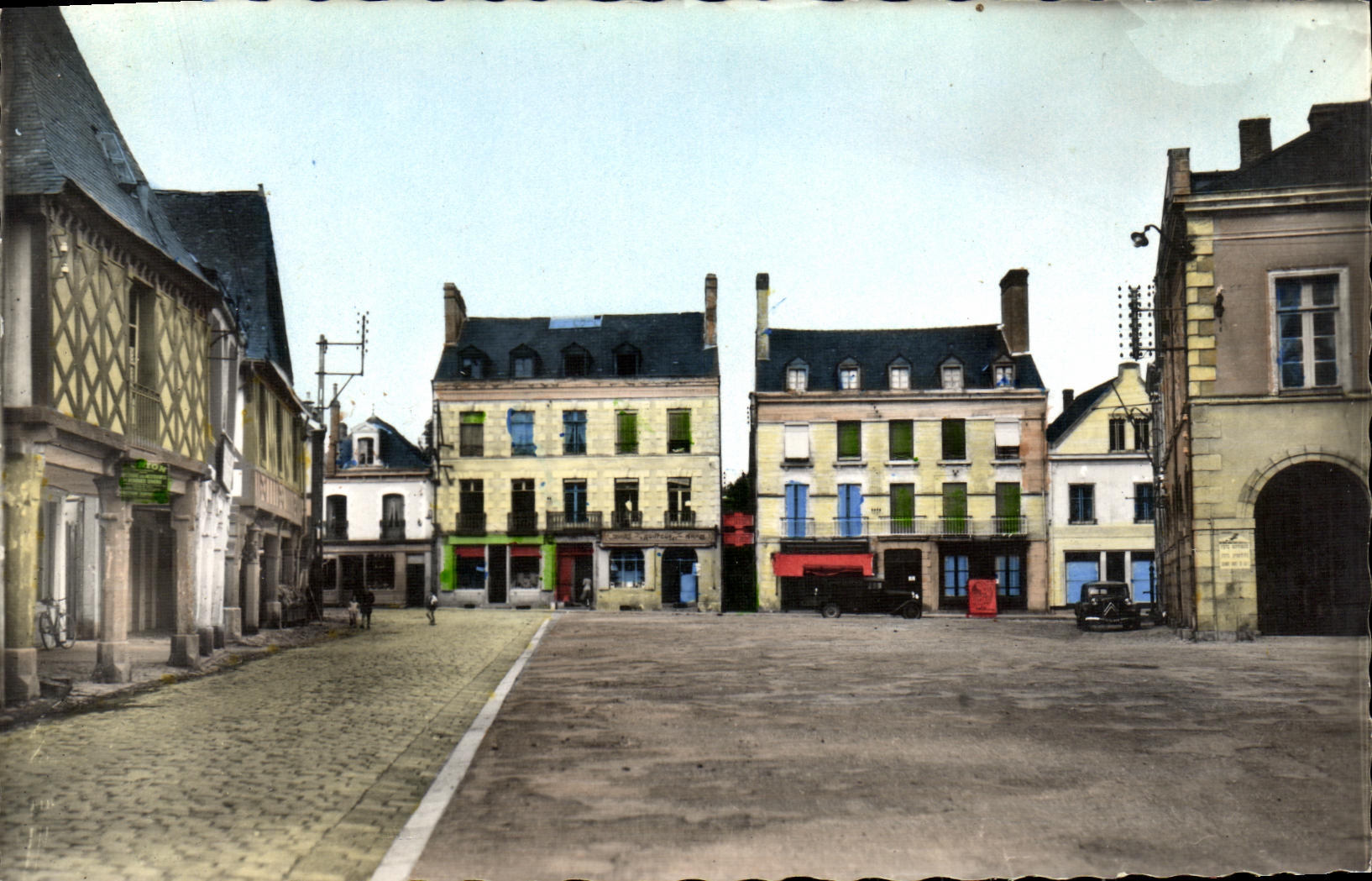 La Guerche-de-Bretagne — Les Vieux Porches et Place de la Mairie — Éditions Gaby